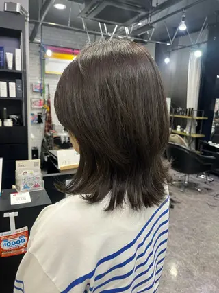セミロング カラー 友滝 真菜美のヘアスタイル