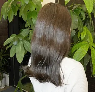 セミロング LINE.ai所属・mei／周南 ／ぷつっと／レイヤーのヘアスタイル