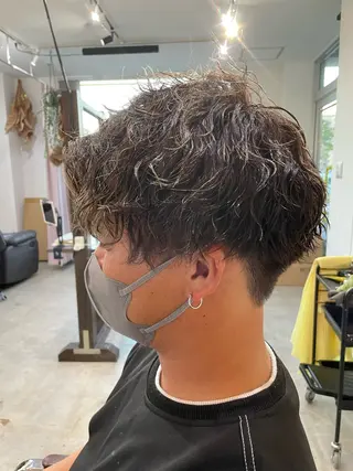 ショート パーマ メンズ JERICHO HAIR所属・ユ カの眉毛・アイブロウイメージ