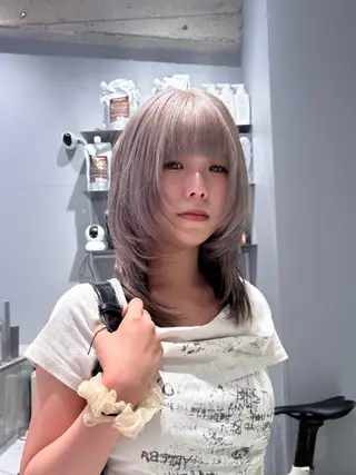 ミディアム カラー 菜々🫧新宿 透明感ケアブリーチのヘアスタイル