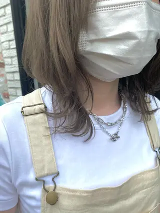 ミディアム カラー 新谷 桃子のヘアスタイル