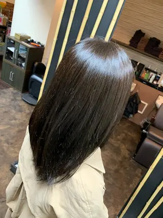 セミロング ヴェチカヘア京橋所属・脱白髪染め カミタニのヘアスタイル