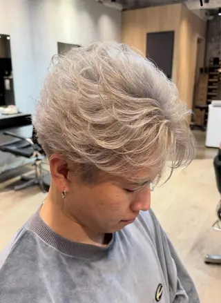 ショート カラー メンズ men's salon Gaudi三宮店所属・メンズ特化🔥韓国風 ハイトーン/愛須のヘアスタイル