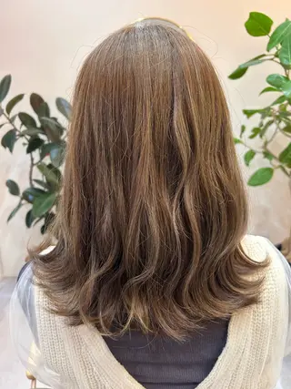 セミロング カラー sugi tomoのヘアスタイル