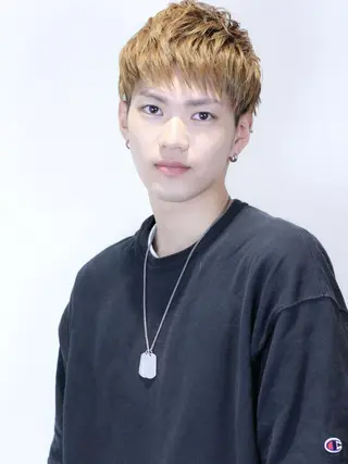 カラー メンズ ベージュ/インナー カラー🤍Rieのヘアスタイル