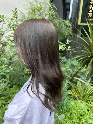 ミディアム カラー タイトボブ個性派カラ ーAKANEのヘアスタイル