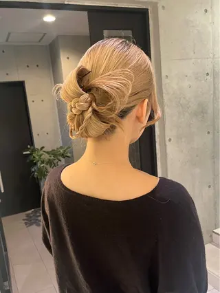 セミロング ヘアアレンジ 広香🪽ハイトーン/ ヘアセットのヘアスタイル