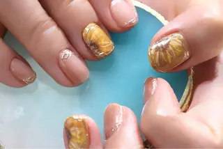 ネイル ママリンド　志村坂上店所属・しみ えんのネイルデザイン