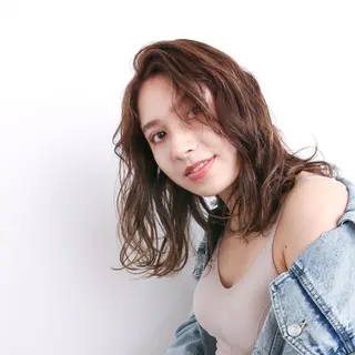 ミディアム カラー パーマ ツイスパ/波巻き対応 メンズ特化　石川愛理のヘアスタイル