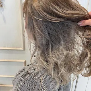 セミロング カラー サソウ ユリエ🥥のヘアスタイル