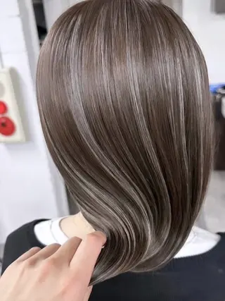 カラー riah .のヘアスタイル