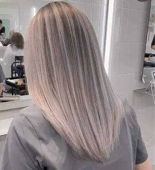 ロング カラー ONYX 表参道所属・表参道/ハイライト 髪質改善ストレートのヘアスタイル