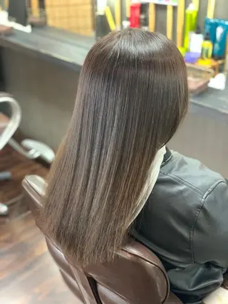 セミロング ヴェチカヘア京橋所属・脱白髪染め カミタニのヘアスタイル