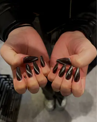 ネイル エミラボーテ 心斎橋店所属・ODA HIMARIのネイルデザイン