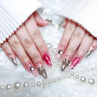 ネイル RAFFINE 月🦋🩵のネイルデザイン