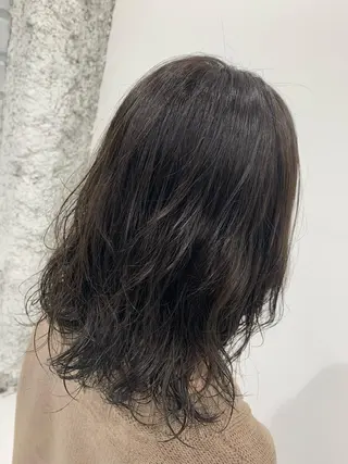 ミディアム カラー TAKUMI .のヘアスタイル