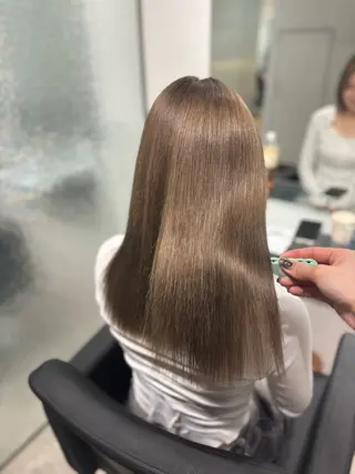 セミロング Yuzu️🫧/艶 ハイトーン/韓国ヘアのヘアスタイル