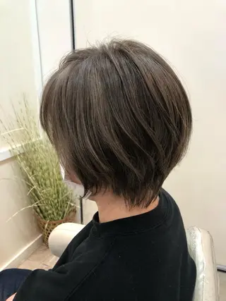ショート カラー 須賀 一美のヘアスタイル