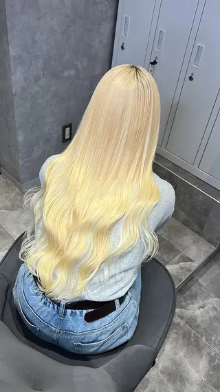 ショート カラー mimiiy梅田 中崎町ハイトーンのヘアスタイル