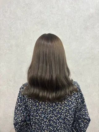 セミロング カラー 倉澤 愛理のヘアスタイル