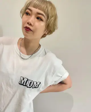 ショート カラー パーマ ブリーチ/レイヤー 🌻Mutsumiのヘアスタイル