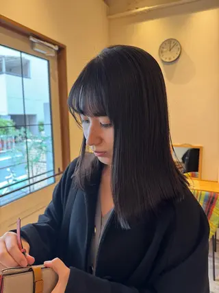 ミディアム ENIF　大島 芽生のヘアスタイル