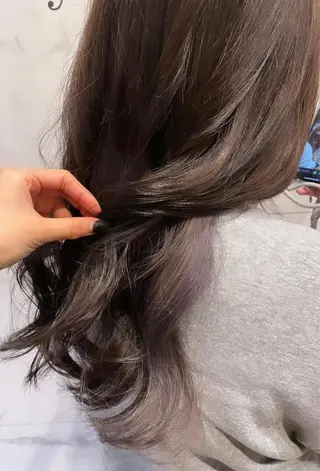 カラー 岡村 真子のヘアスタイル