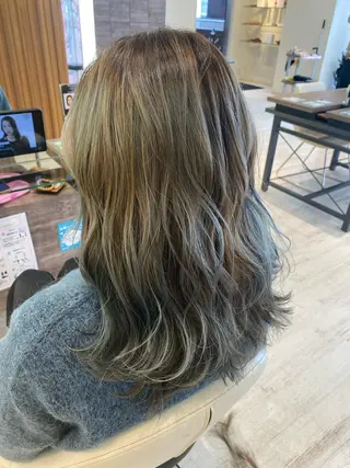 ロング カラー ベージュ/インナー カラー🤍Rieのヘアスタイル