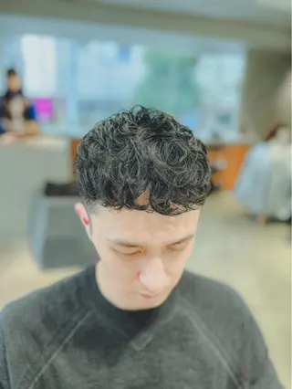 ショート パーマ メンズ 宇野 佑馬のヘアスタイル