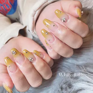 ネイル White lily所属・牧田 雅世のネイルデザイン
