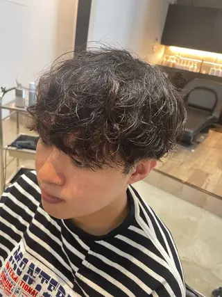 ショート パーマ メンズ 小林 崇雅　ダウンパーマのヘアスタイル