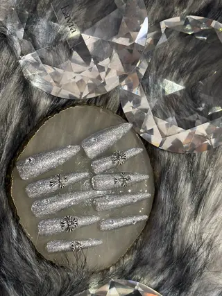 ネイル nail salon Lavia所属・Lavia Nanamiのネイルデザイン