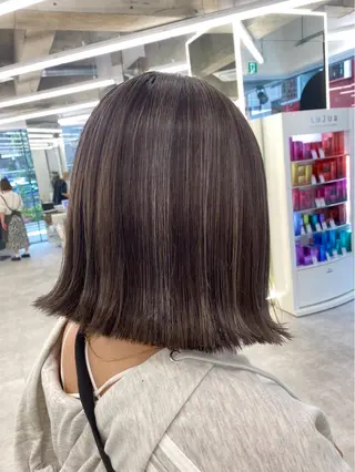 ミディアム あおき いおりのヘアスタイル
