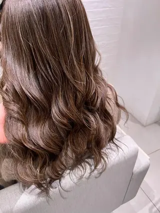 ロング stair:case 武蔵小杉店所属・艶カラーリスト 牛込萌香のヘアスタイル