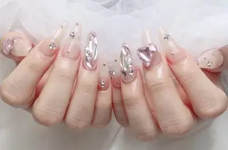 ネイル 長さ出しMORNAIL所属・長出し専門 パーツのネイルデザイン