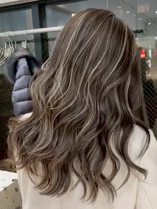 ロング カラー ⚜️ハイライト/レイ ヤー/原宿⚜️✨のヘアスタイル
