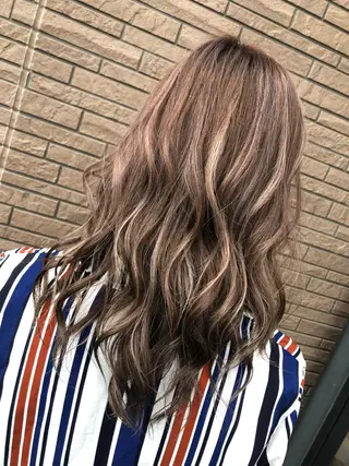 セミロング カラー ヘアアレンジ NEO Beauty Salon所属・𝐍𝐄𝐎 𝐉𝐔𝐑𝐈のネイルデザイン