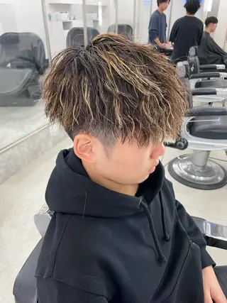 ショート カラー パーマ メンズ 亀井隆汰/メンズ専門 パーマ特化美容師のヘアスタイル