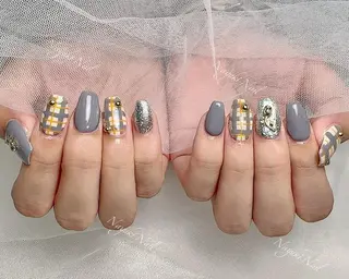 ネイル 🦋 Queenieのネイルデザイン