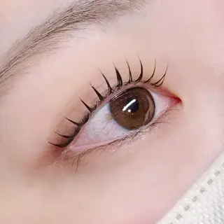 マツエク・マツパ MILLI HELEN所属・MILL HELEN 大久保 花香の眉毛・アイブロウイメージ