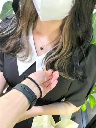 セミロング 有人/バレイヤージュ /シャドールーツのヘアスタイル