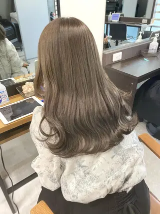 ミディアム カラー ヘアアレンジ 🌷FUKA🌷 まろやかハイトーンのヘアスタイル