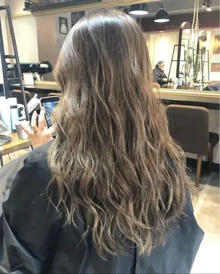 ロング salowin 原宿 aroa所属・韓国／ハッシュカット ／透明感カラー／金野のヘアスタイル