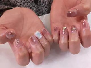 ネイル R'well所属・はばすみれ🎀ﾈｲﾙ 光ﾌｪｲｼｬﾙ ﾍｱのネイルデザイン