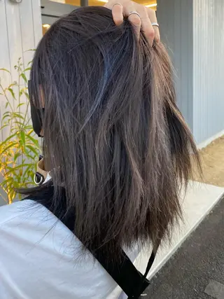 ミディアム カラー 大久保 梨音のヘアスタイル