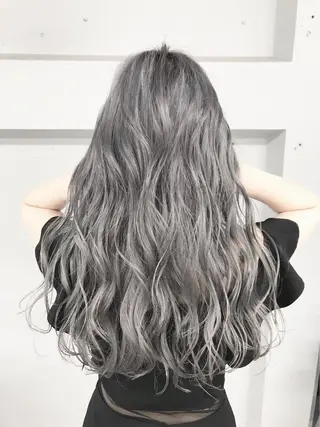 ロング カラー ＿WHITE鳳店 アンダーバーホワイトのヘアスタイル