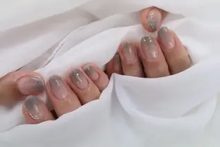 ネイル カラーズビューティサロン所属・ツノスエアヤカ ／つののネイルデザイン