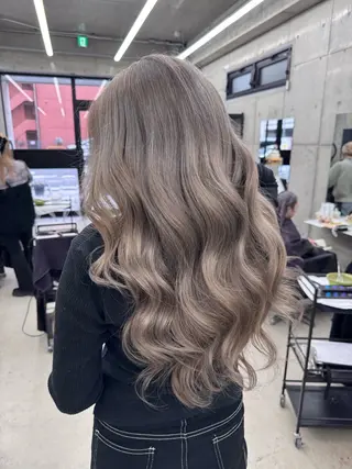 カラー 和木坂 日美のヘアスタイル