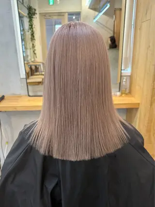 ミディアム カラー ミルクティー× グレージュMOMOのヘアスタイル