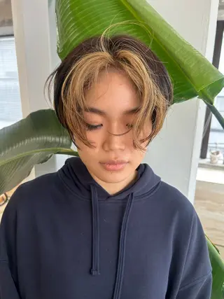 ショート カラー nuu所属・💜ショート💜 ウルフ、ボブ二色亜美のヘアスタイル